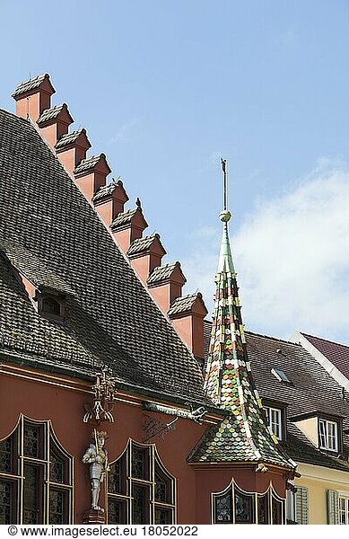 Stepped gable and bay window with coloured roof tiles  Historisches Kaufhaus am Münsterplatz  Freiburg im Breisgau  Baden-Württemberg  Germany  Europe