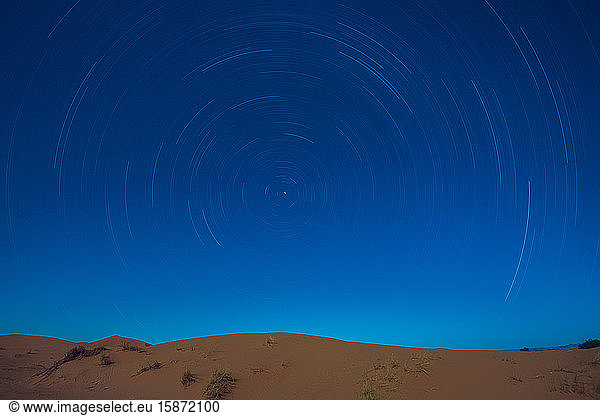 Sternspuren über der Wüste Sahara  Marokko  Nordafrika  Afrika