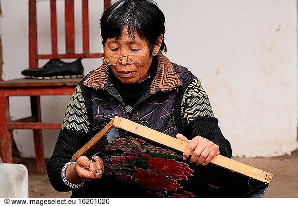 Stickerei-Textilarbeit  Puzhehai  Provinz Yunnan  China