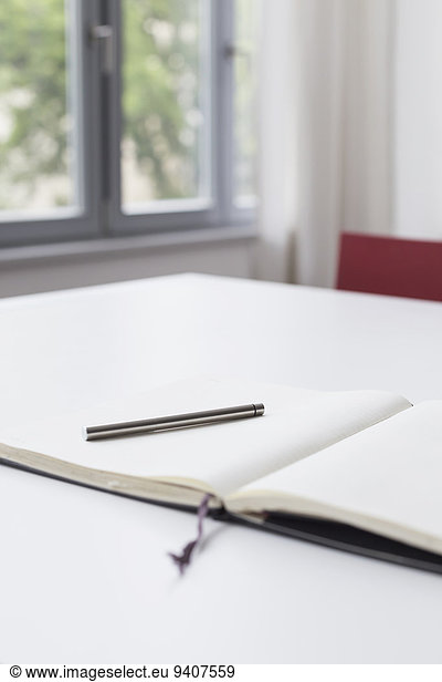 Stift Stifte Schreibstift Schreibstifte Close-up Notizblock Tisch Notebook