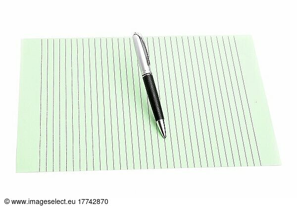 Stift und Farbe Papier auf einem isolierten Hintergrund
