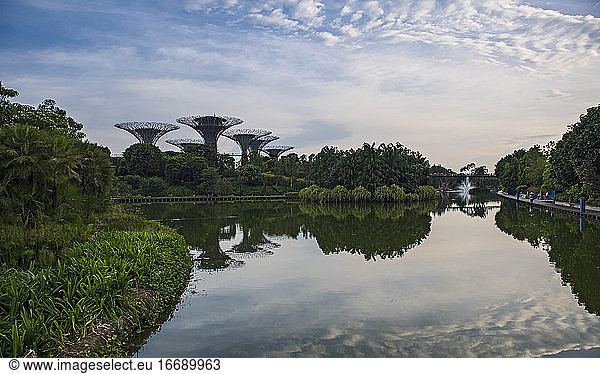 Stiller See in den Marina Bay Gardens in Singapur