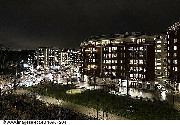 Stockholm  Schweden Ein Wohnkomplex in Norra Djurgardsstaden bei Nacht.
