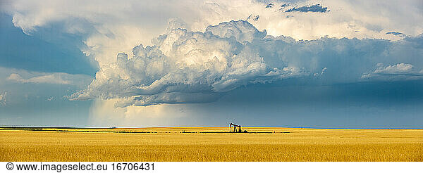 Storm clouds on the easter plains near Denver  CO