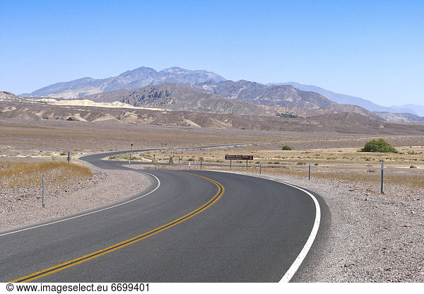 Straße durch Death Valley