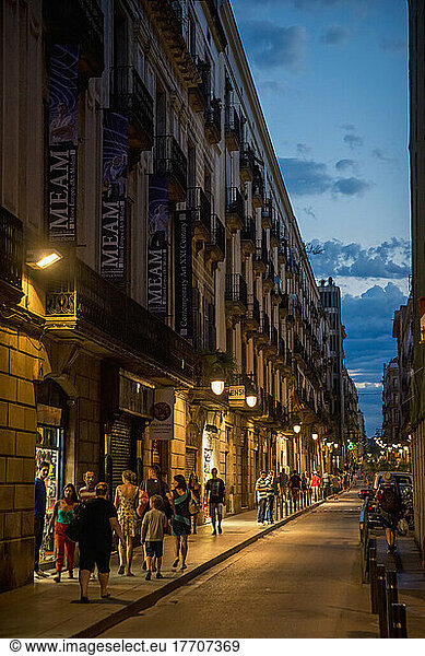 Straße in der Altstadt von Barcelona; Barcelona  Katalonien  Spanien