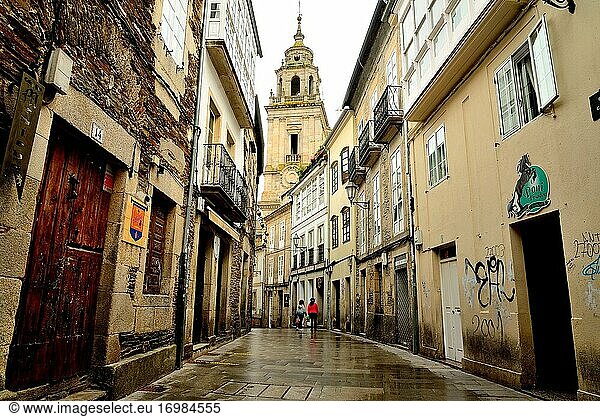 Straße in der Altstadt von Lugo  Spanien.
