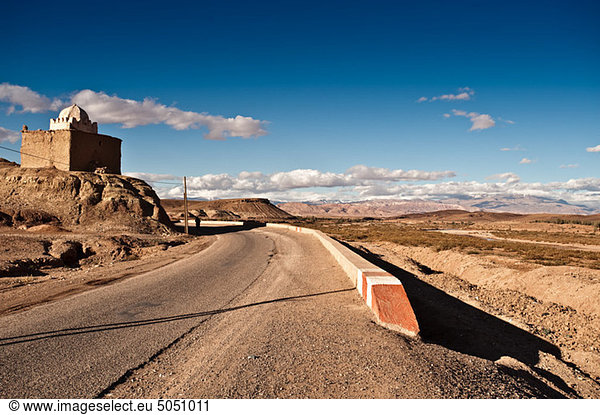 Straße nach Tamdaght  Marokko  Nordafrika