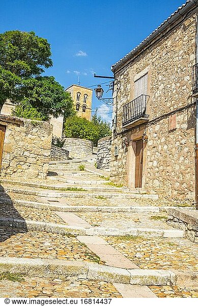 Straße Subida a El Salvador. Sepulveda  Provinz Segovia  Kastilien-León  Spanien.