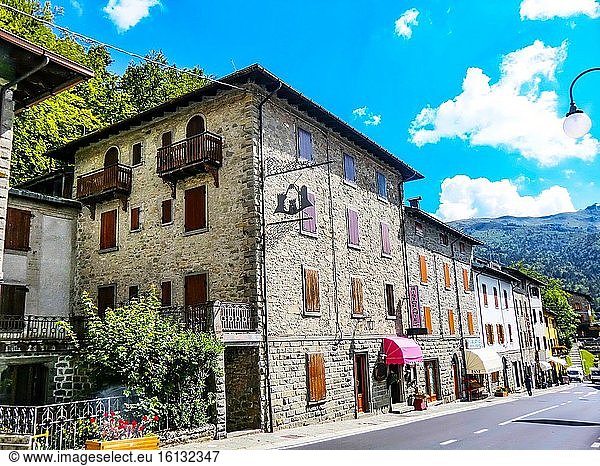 Straßenansicht von Abetone  Passo dell Abetone  Provinz Pistoia  Apennin  Toskana  Italien  Europa.