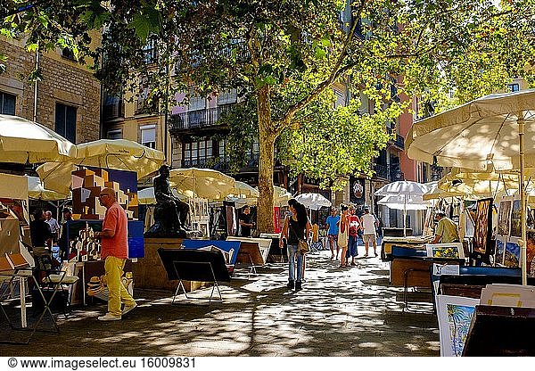 Straßenmarkt im gotischen Viertel von Barcelona  Katalonien  Spanien.