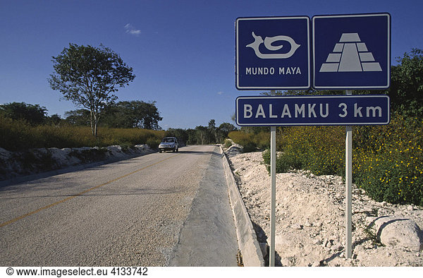 Straßenschild  Balamku  Mexiko  Nordamerika