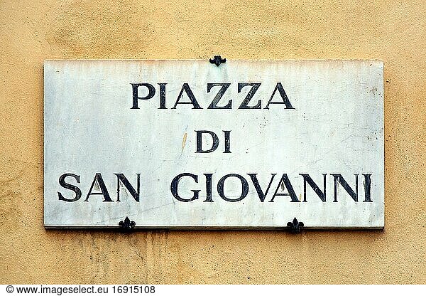 Straßenschild der Piazza di San Giovanni in Florenz - Italien.
