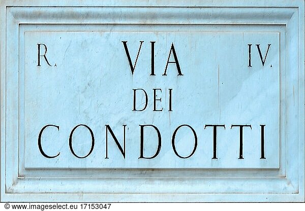 Straßenschild der Via dei Condotti in Rom - Italien.