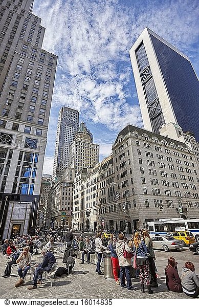 Straßenszene auf der Fifth Avenue. Manhattan  New York City  USA.