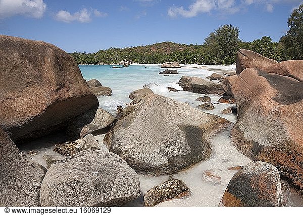Strand Anse Takamaka auf der Insel Praslin. Seychellen. Foto: Andr? Maslennikov