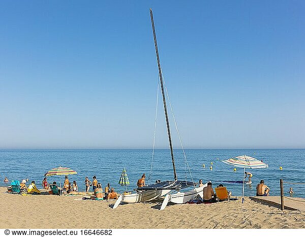 Strand Butibamba in La Cala de Mijas  Costa del Sol  Provinz Malaga  Andalusien  Südspanien.