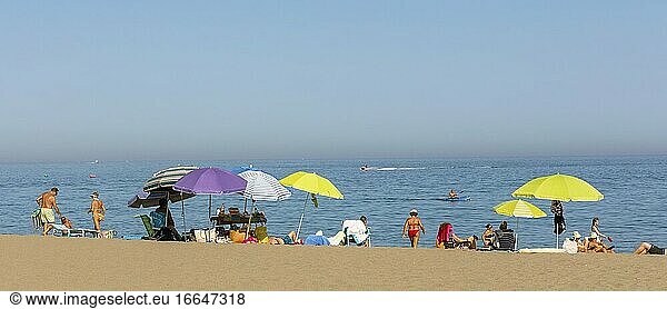 Strand Butibamba in La Cala de Mijas  Costa del Sol  Provinz Malaga  Andalusien  Südspanien.