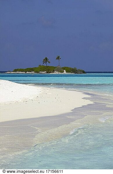 Strand der Paradiesinsel (Lankanfinolhu)  Malediven.