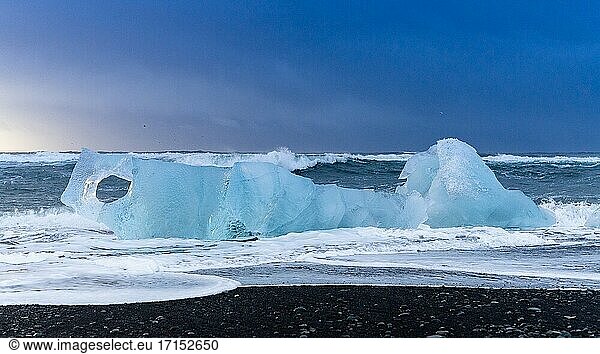 Strand mit Eis in Island.