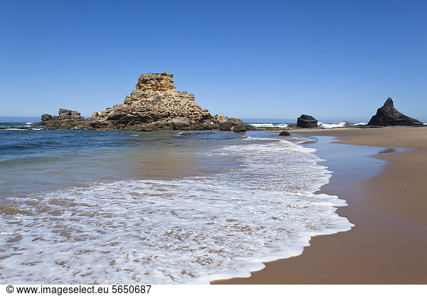 Strand Praia da Castelejo  Atlantikküste  Algarve  Portugal  Europa