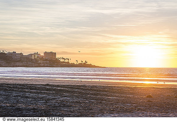 Strand von La Jolla Shores bei Sonnenuntergang. La Jolla  Kalifornien.