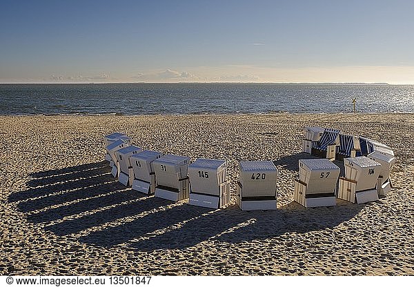 Strandkörbe am Oststrand von Hörnum, Sylt, Nordfriesland, Schleswig-Holstein, Deutschland, Europa