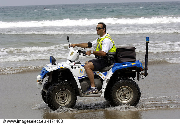 Strandpolizei mit Buggy auf Lanzarote Kanarische Inseln