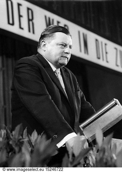 StrauÃŸ  Franz Josef  6.9.1915 - 3.10.1988  dt. Politiker (CSU)  Halbfigur  bei einer Rede  um 1970