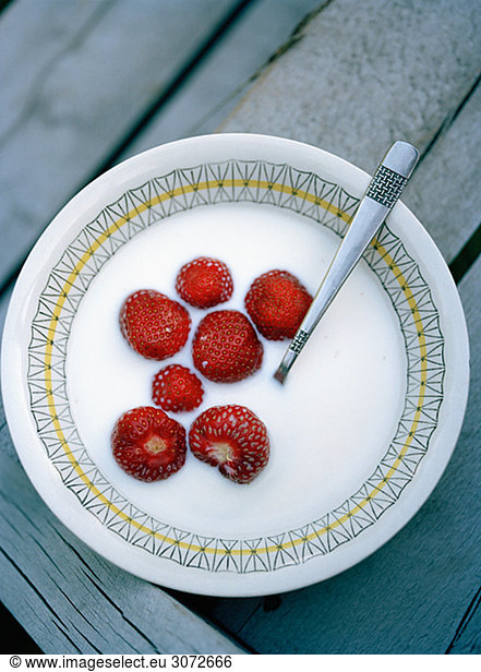 Strawberries with milk