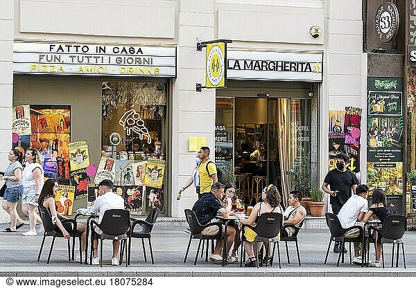Street café  Gran Via  boulevard  Madrid  capital  Spain  Southern Europe  Europe
