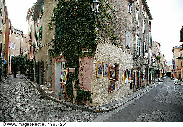 Street in Vieille Ville  the old town  St. Tropez  Var  Provence  France.