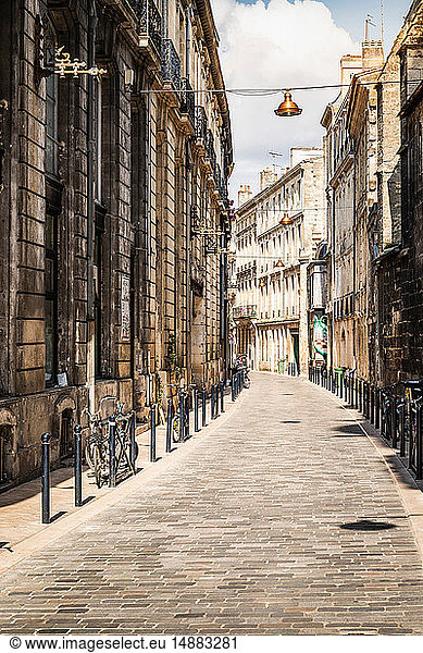 Street scene  Bordeaux  Aquitaine  France