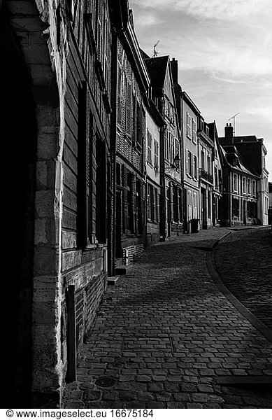 Street Scene in Black & White. Dynamic Lighting