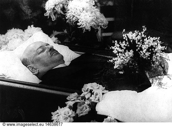 Stresemann  Gustav  10.5.1878 - 3.10.1929  deut. Politiker (DVP)  sein aufgebahrter Leichnam  1929 Stresemann, Gustav, 10.5.1878 - 3.10.1929, deut. Politiker (DVP), sein aufgebahrter Leichnam, 1929,