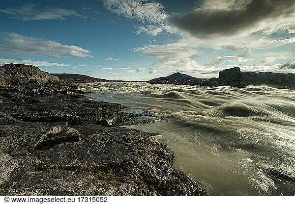 Stromschnellen reißender Gletscherfluss Jökulsá á Fjöllum isländisches Hochland Island Europa