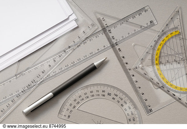 Studioaufnahme  Stift  Stifte  Schreibstift  Schreibstifte  Papier  über  Ansicht  Geometrie  Werkzeug