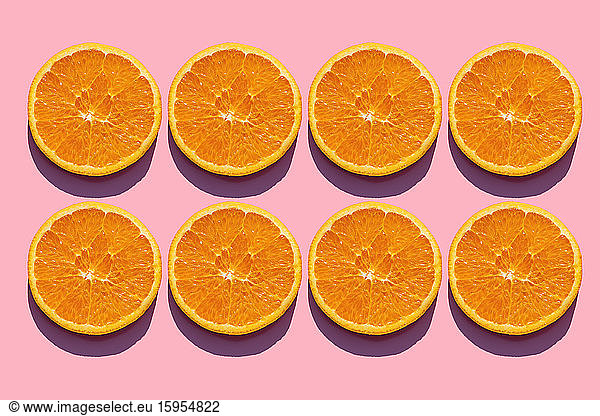 Studioaufnahme von Reihen von Orangenscheiben