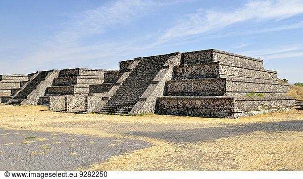 Stufenpyramiden am Plaza de la Luna  UNESCO Weltkulturerbe Ausgrabungsstätte Teotihuacan  México  Mexiko