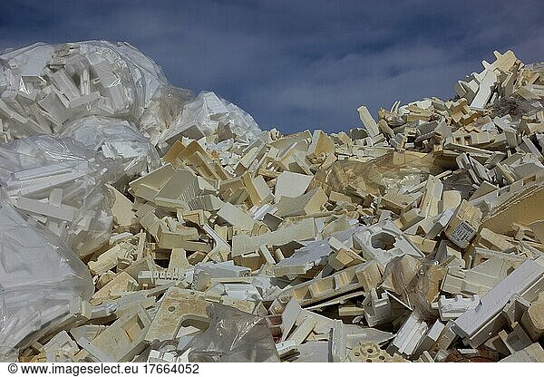 Styrophorabfälle  Reste von Verpackungsmaterial