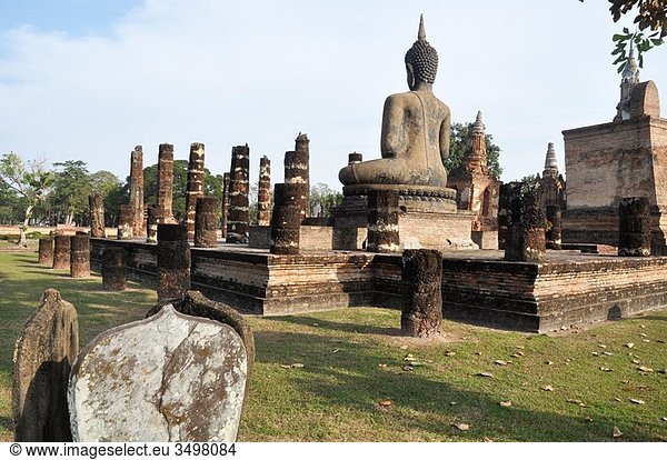 Sukhothai (Thailand): Buddha´s statue in the Wat Mahathat´s complex