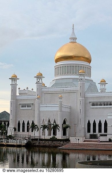 Sultan Omar Ali Saifuddien Moschee  Wahrzeichen von Brunei  Bandar Seri Begawan  Brunei  Asien