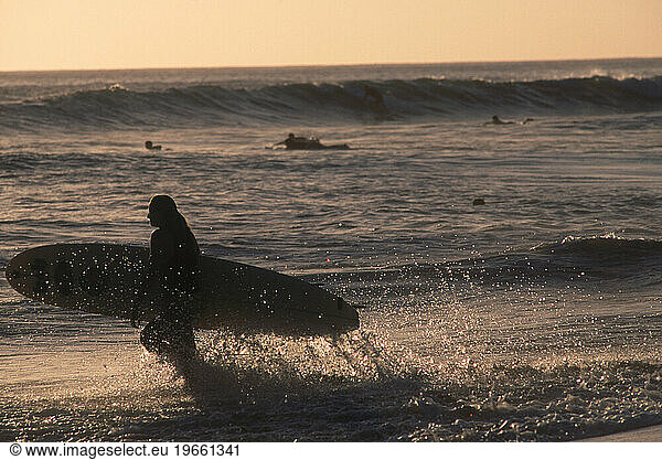 SUMMER FUN SURF CAMP SURFING BEACH CALIFORNIA TEEN AGERS CAMP SUMMER OUTDOORS