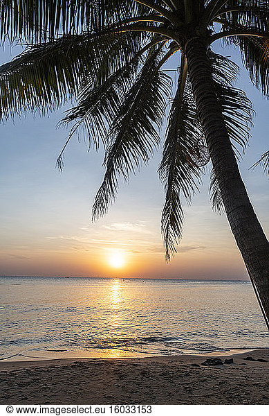 Sunset over the ocean  Ong Lang beach  island of Phu Quoc  Vietnam  Indochina  Southeast Asia  Asia