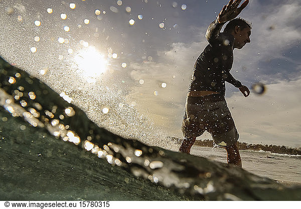 Surfer  Bali  Indonesien