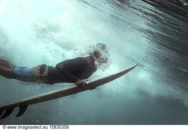 Surfer  Unterwasser-Ansicht