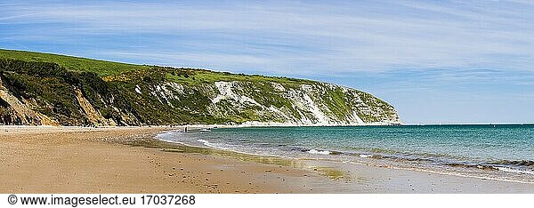 Swanage Beach und weiße Klippen  Dorset  Jurassic Coast  England  Vereinigtes Königreich  Europa