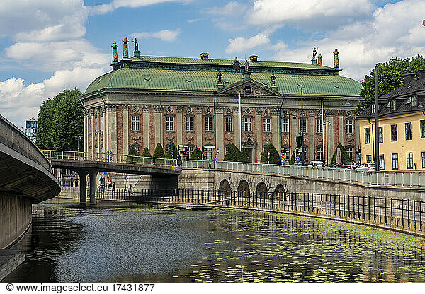 Sweden  Stockholm  Gamla Stan  House of Nobility with canal in foreground