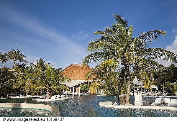 Swimmingpool der Malediveninsel Kandooma  Sued Male Atoll  Malediven