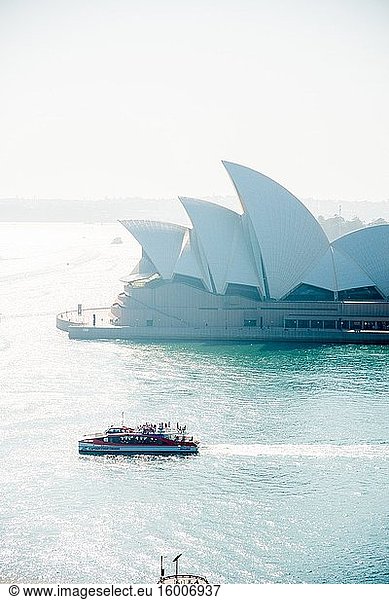 SYDNEY  AUSTRALIEN - 1. Februar 2020: Das Opernhaus von Sydney befindet sich in Sydney  NSW  Australien. Australien ist ein Kontinent im südlichen Teil der Erde.